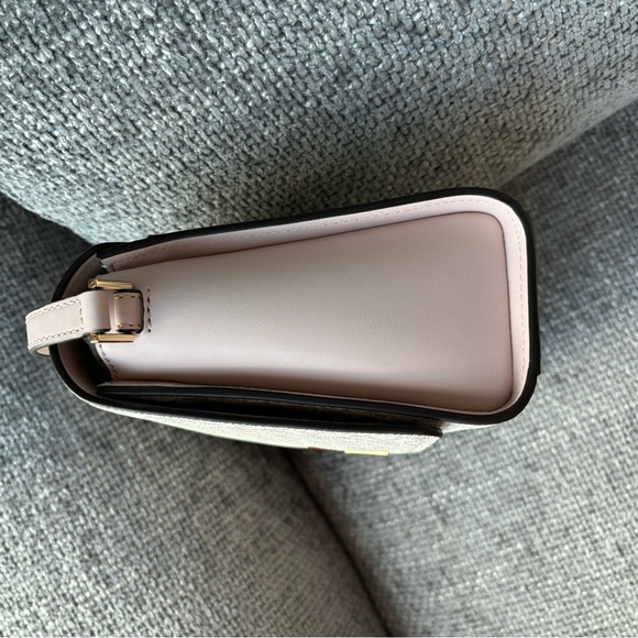 BNWT Michael Kors Logo-Print Messenger shoulder Bag ! - Picture 4 of 13